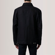 
细节特写 of Classic Collar & Heavy-Duty Zipper Hardware on Eddie 经典黑 Oversized Denim Trucker 真皮夹克 男士 For Men