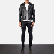 
Furton Black Leather Biker Jacket - 展现立体袖型与合身版型的侧身视角