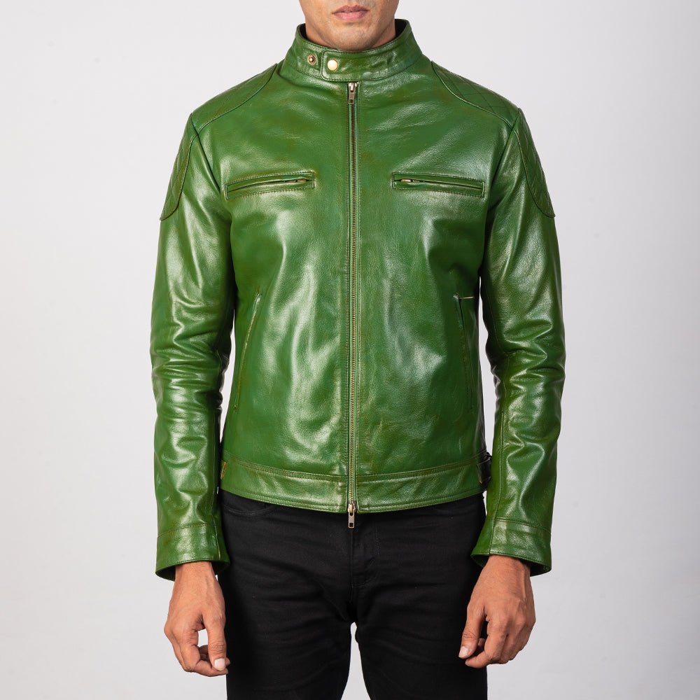 
Gatsby Quilted Green Leather Biker Jacket - 展现立体袖型与合身版型的侧身视角
