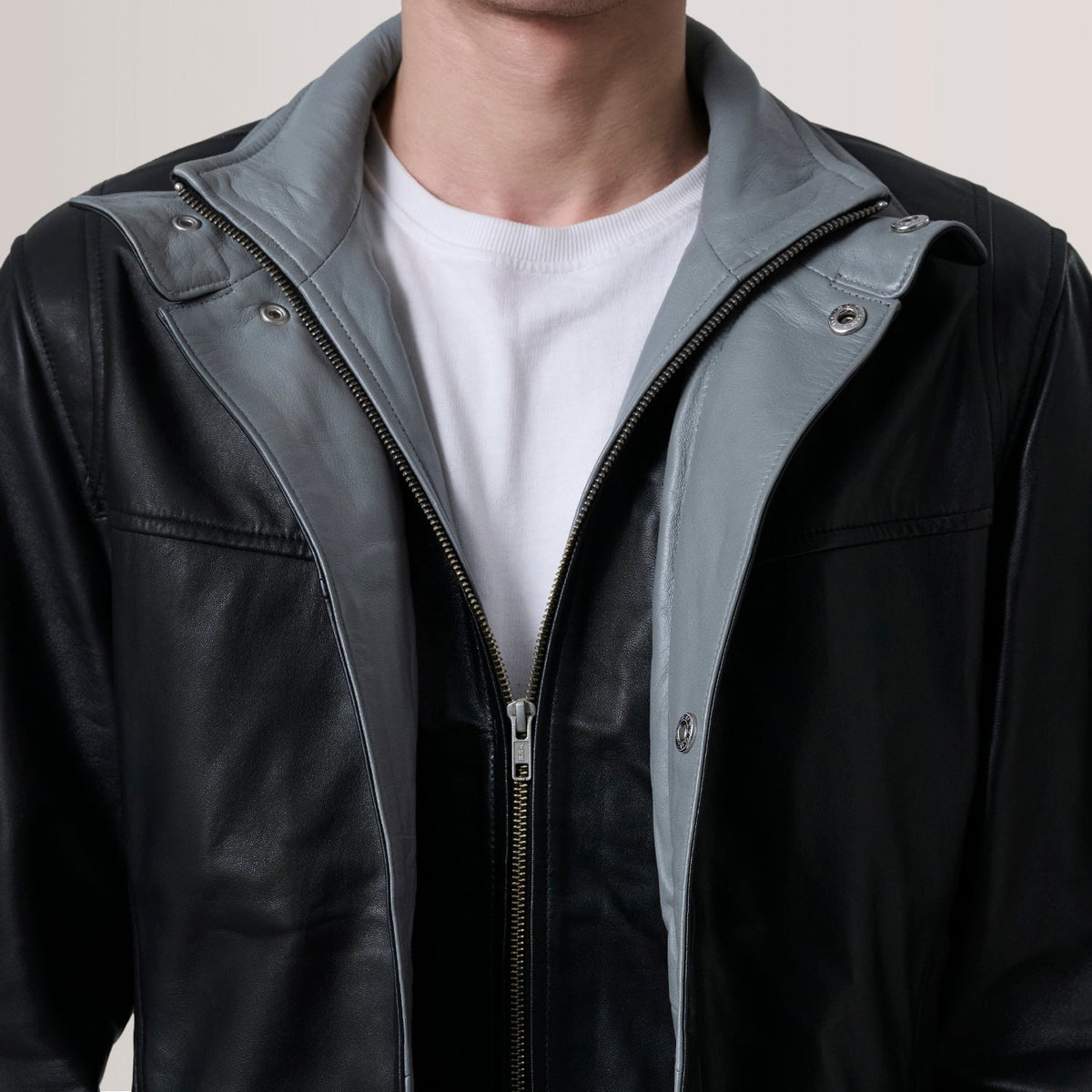 
内衬展示 Showing Quilted Polyester Lining & 内部双侧实用暗袋