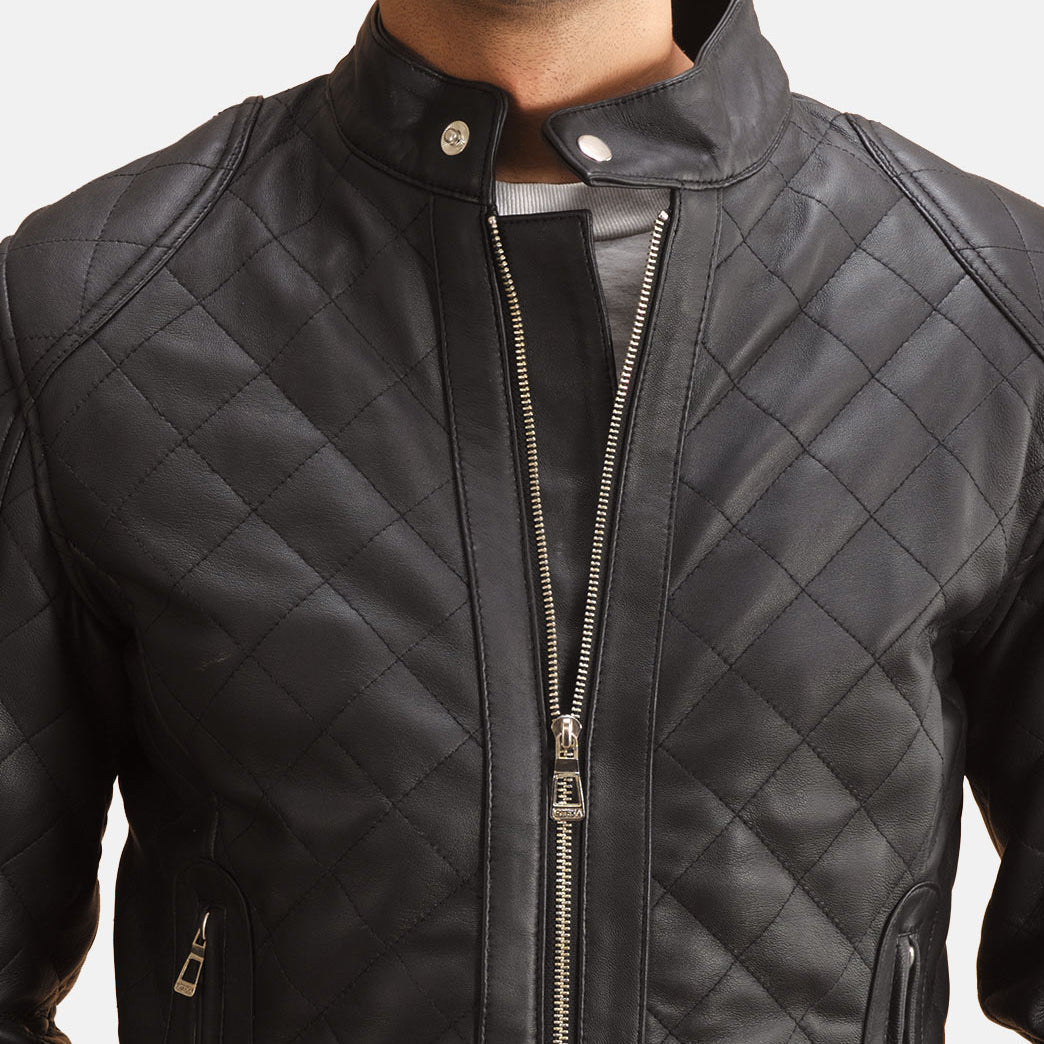 
细节特写 of Band with Snap Button & Zipper Hardware on Henry 菱格压线 经典黑 真皮夹克 男士