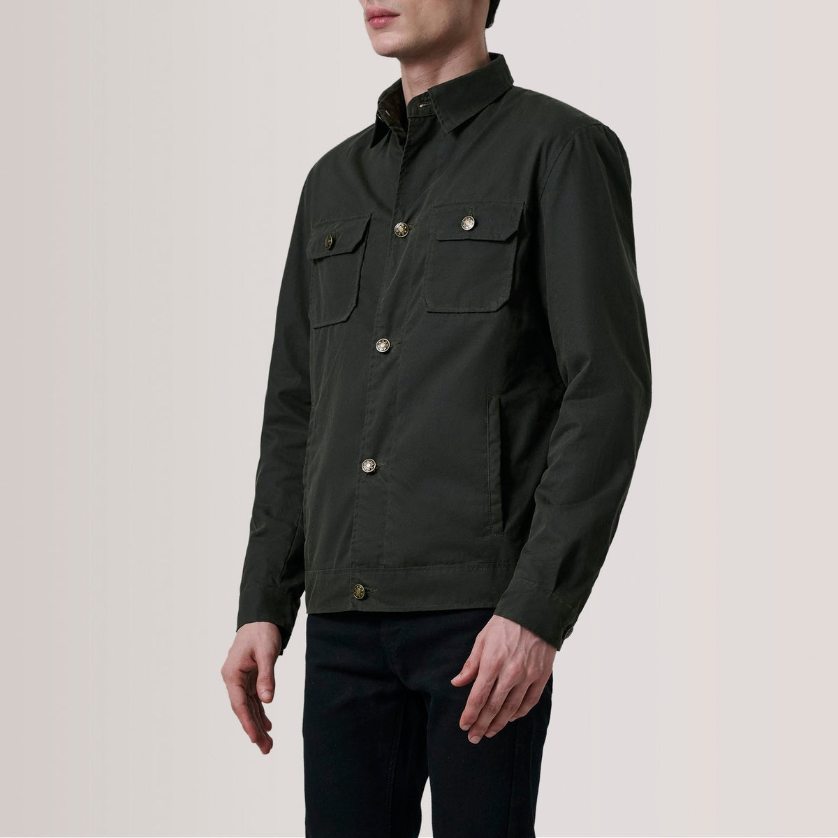 Irwin Olive Waxed Canvas Field 真皮夹克 男士 For Men - Lateral Side Profile View Showing Sleeve Cut &amp; Athletic Taper Fit