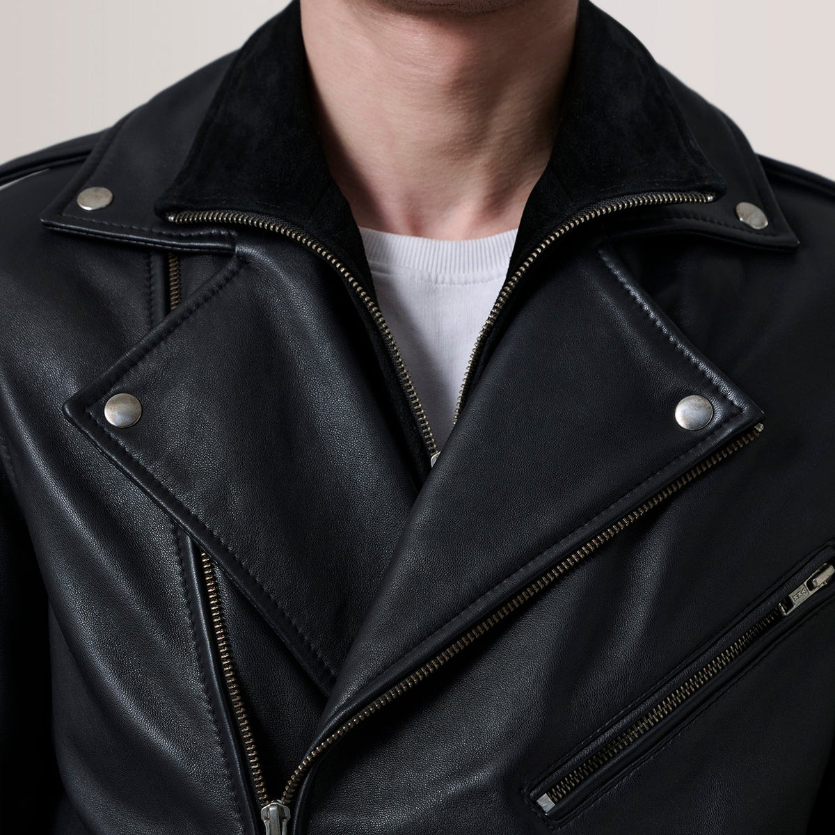 
内衬展示 Showing Quilted Polyester Lining & 内部双侧实用暗袋