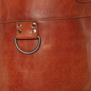 Close-Up Detail of Classic Collar &amp; Heavy-Duty Zipper Hardware on Leather Apron Churrasco 女士
