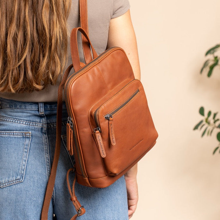 Floran Full-Grain Leather Backpack 女士 – alternate product view 2