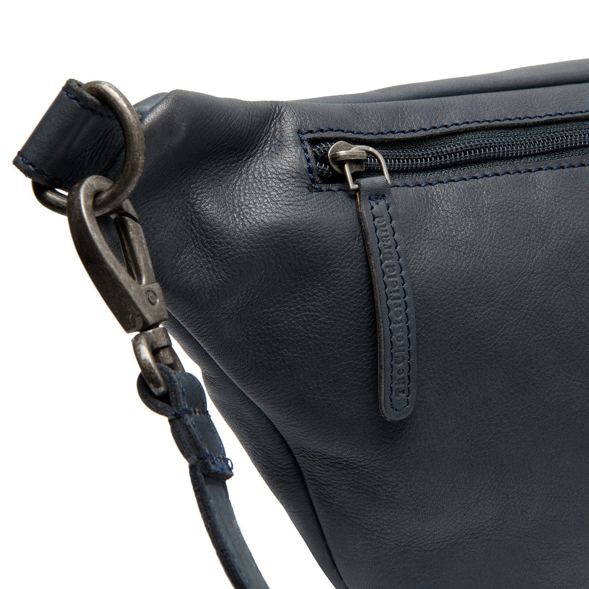 
内衬展示 Showing Dedicated Padded Laptop Sleeve & Multi-Compartment Organization