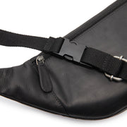 
Solid Antique Brass Hardware & Heavy-Duty Dual Zipper Detail on Vernio 真皮腰包