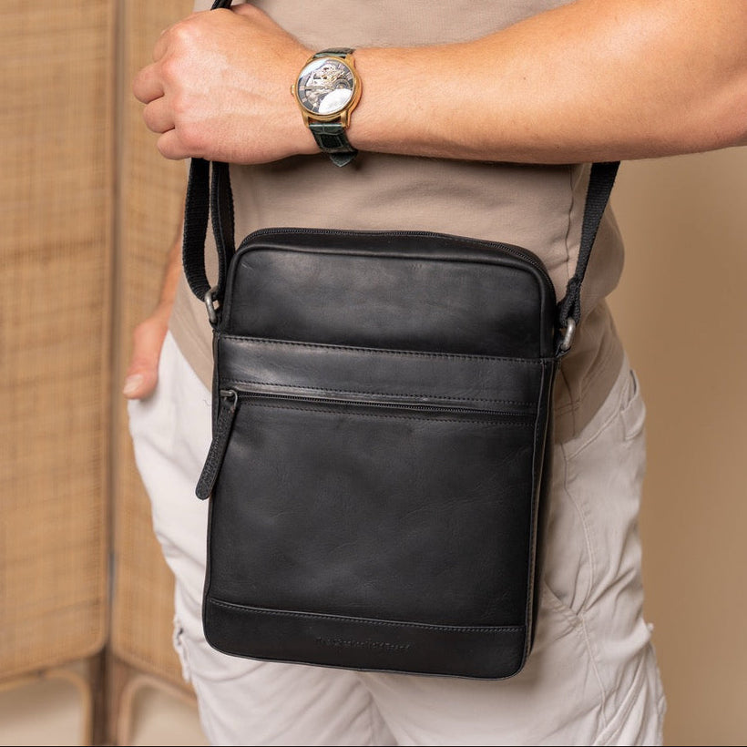Anzora Full-Grain Leather Crossbody Bag 男士