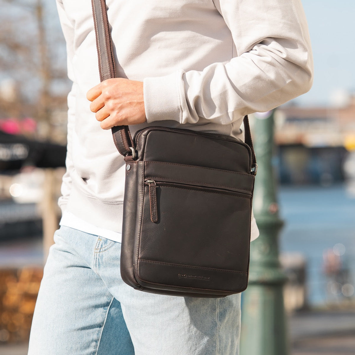 Anzora Full-Grain Leather Crossbody Bag 男士 – alternate product view 2