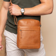 Anzora Full-Grain Leather Crossbody Bag 男士 – alternate product view 2