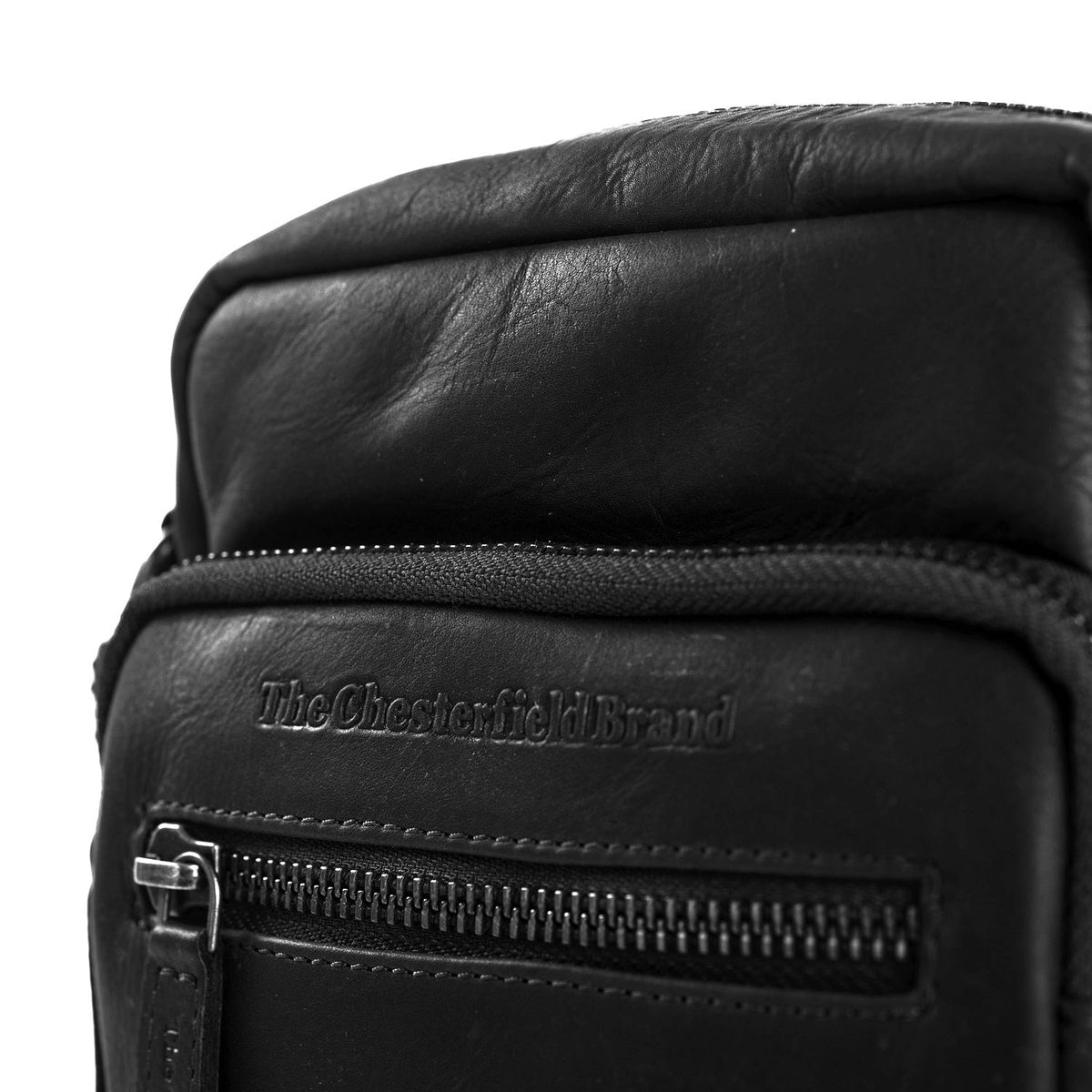 
Solid Antique Brass Hardware & Heavy-Duty Dual Zipper Detail on Bremen 真皮斜挎包