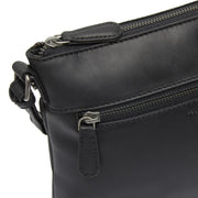
Classic 100% Full-Grain leather Bag - 展现加固真皮背带与承重走线的背部视角