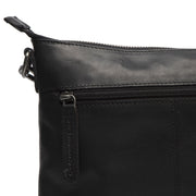 
Solid Antique Brass Hardware & Heavy-Duty Dual Zipper Detail on Faro 真皮斜挎包