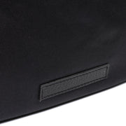 
内衬展示 Showing Dedicated Padded Laptop Sleeve & Multi-Compartment Organization