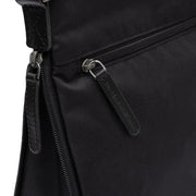 
Classic 100% Full-Grain leather Bag - 展现加固真皮背带与承重走线的背部视角