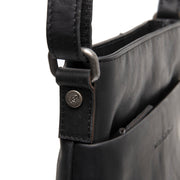 
内衬展示 Showing Dedicated Padded Laptop Sleeve & Multi-Compartment Organization
