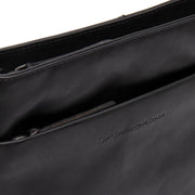 
Classic 100% Full-Grain leather Bag - 展现加固真皮背带与承重走线的背部视角