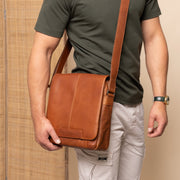 Raphael Full-Grain Leather Crossbody Bag 男士 – alternate product view 2