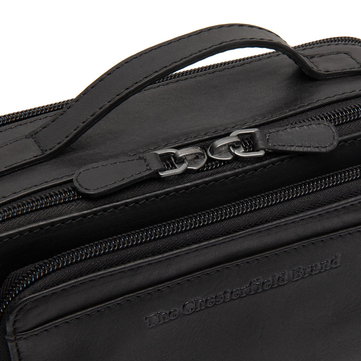 
Solid Antique Brass Hardware & Heavy-Duty Dual Zipper Detail on Rovon 真皮斜挎包