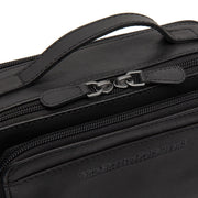 
Solid Antique Brass Hardware & Heavy-Duty Dual Zipper Detail on Rovon 真皮斜挎包