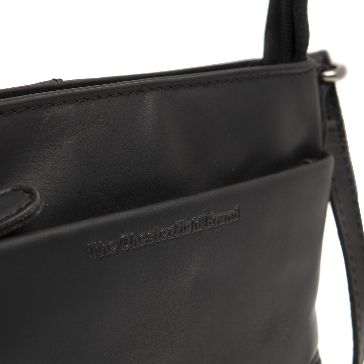 
Solid Antique Brass Hardware & Heavy-Duty Dual Zipper Detail on Salerno 真皮斜挎包