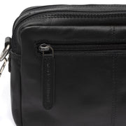 
Solid Antique Brass Hardware & Heavy-Duty Dual Zipper Detail on Samui 真皮斜挎包