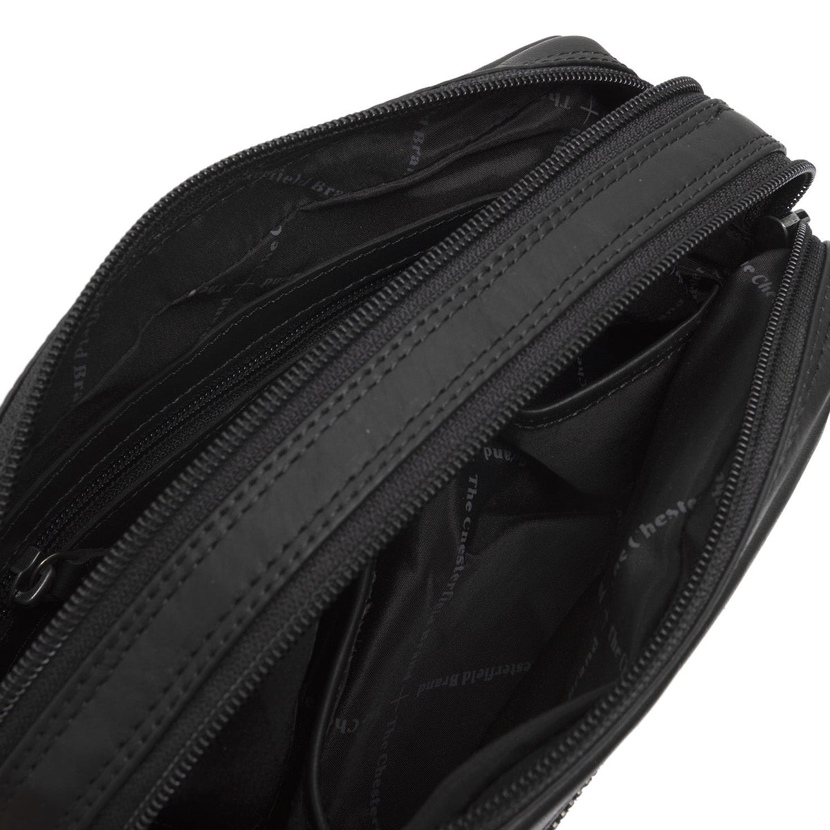 
Classic 100% Full-Grain leather Bag - 展现加固真皮背带与承重走线的背部视角