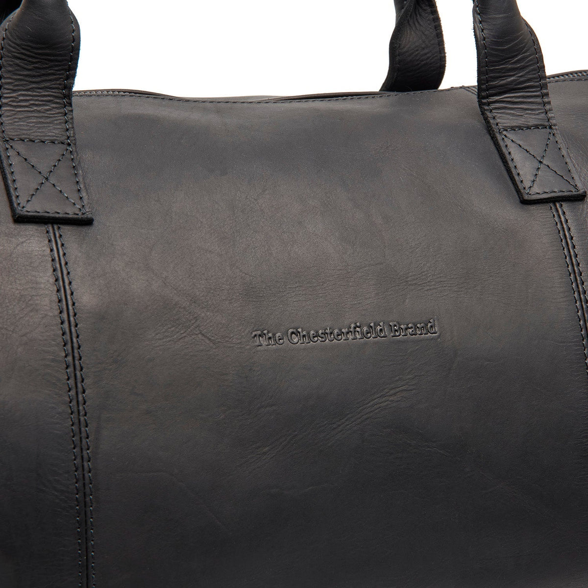 Close-Up Detail of Classic Collar &amp; Heavy-Duty Zipper Hardware on Leather Garment Bag Finlay 女士