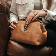 Tailored Rib Cuffs &amp; Hem Craftsmanship Construction Detail on Rachael Full-Grain Leather Handbag 女士