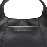 
细节特写 of Classic Collar & Heavy-Duty Zipper Hardware on Salina 真皮手提包