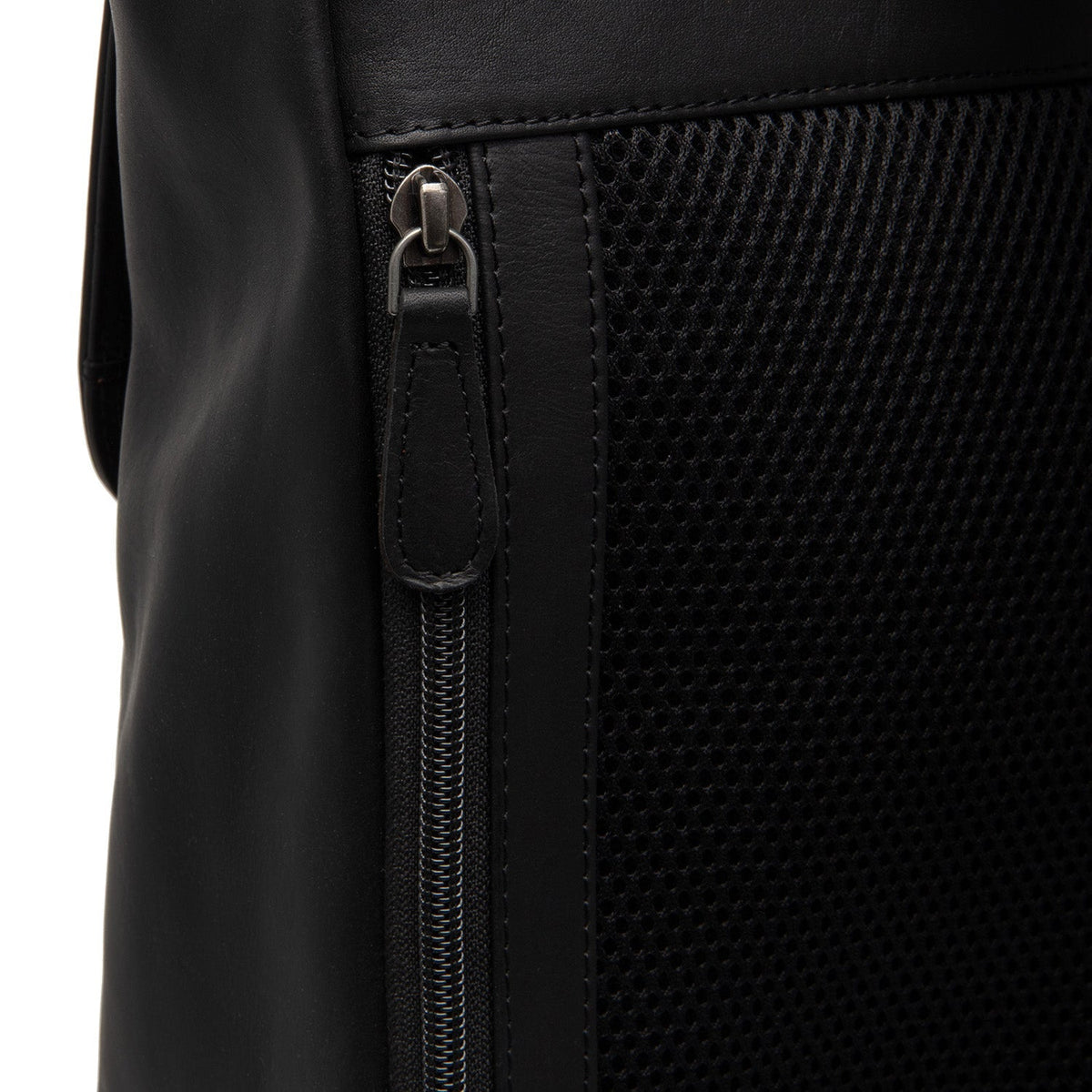 Solid Antique Brass Hardware &amp; Heavy-Duty Dual Zipper Detail on Farrow Full-Grain Leather Laptop Backpack 女士