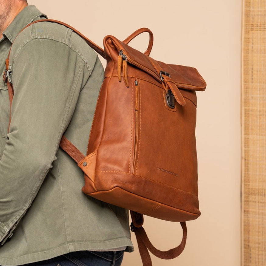 Larsson Full-Grain Leather Laptop Backpack 女士 – alternate product view 2