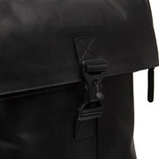 
Solid Antique Brass Hardware & Heavy-Duty Dual Zipper Detail on Savona 头层真皮笔记本双肩包