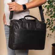 
Classic 100% Full-Grain leather Briefcase - 展现加固真皮背带与承重走线的背部视角