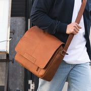 Richard Full-Grain Leather Laptop Bag 男士 – alternate product view 2