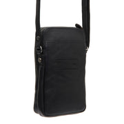 
Tailored Rib Cuffs & Hem Craftsmanship Construction Detail on Alesund 头层牛皮 Phone Bag