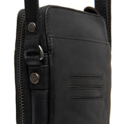 
Alesund 头层牛皮 Phone Bag - 展现立体袖型与合身版型的侧身视角