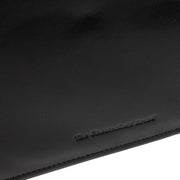 Close-Up Detail of Classic Collar &amp; Heavy-Duty Zipper Hardware on Leather Portfolio Moreton 女士