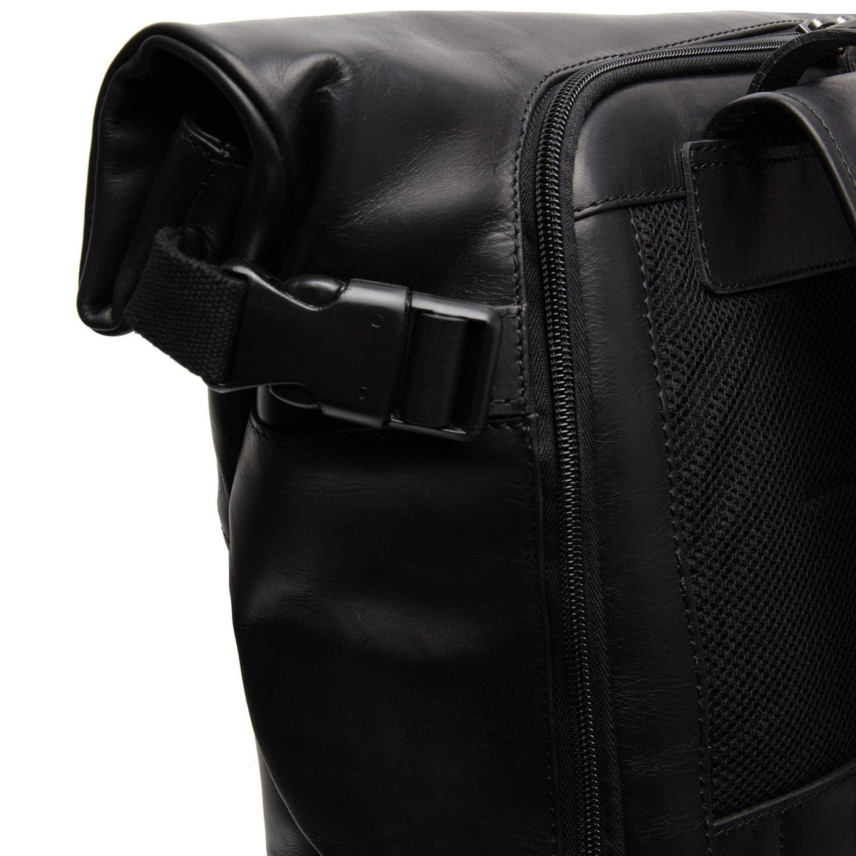 
内衬展示 Showing Dedicated Padded Laptop Sleeve & Multi-Compartment Organization
