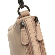 
内衬展示 Showing Dedicated Padded Laptop Sleeve & Multi-Compartment Organization