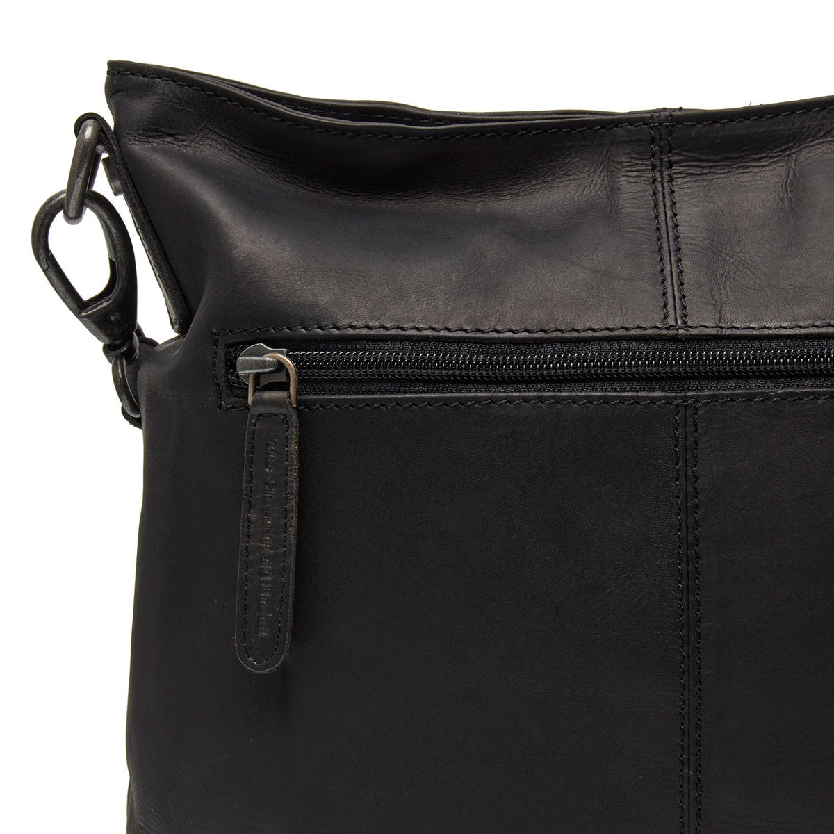 
Solid Antique Brass Hardware & Heavy-Duty Dual Zipper Detail on Jen 真皮单肩包