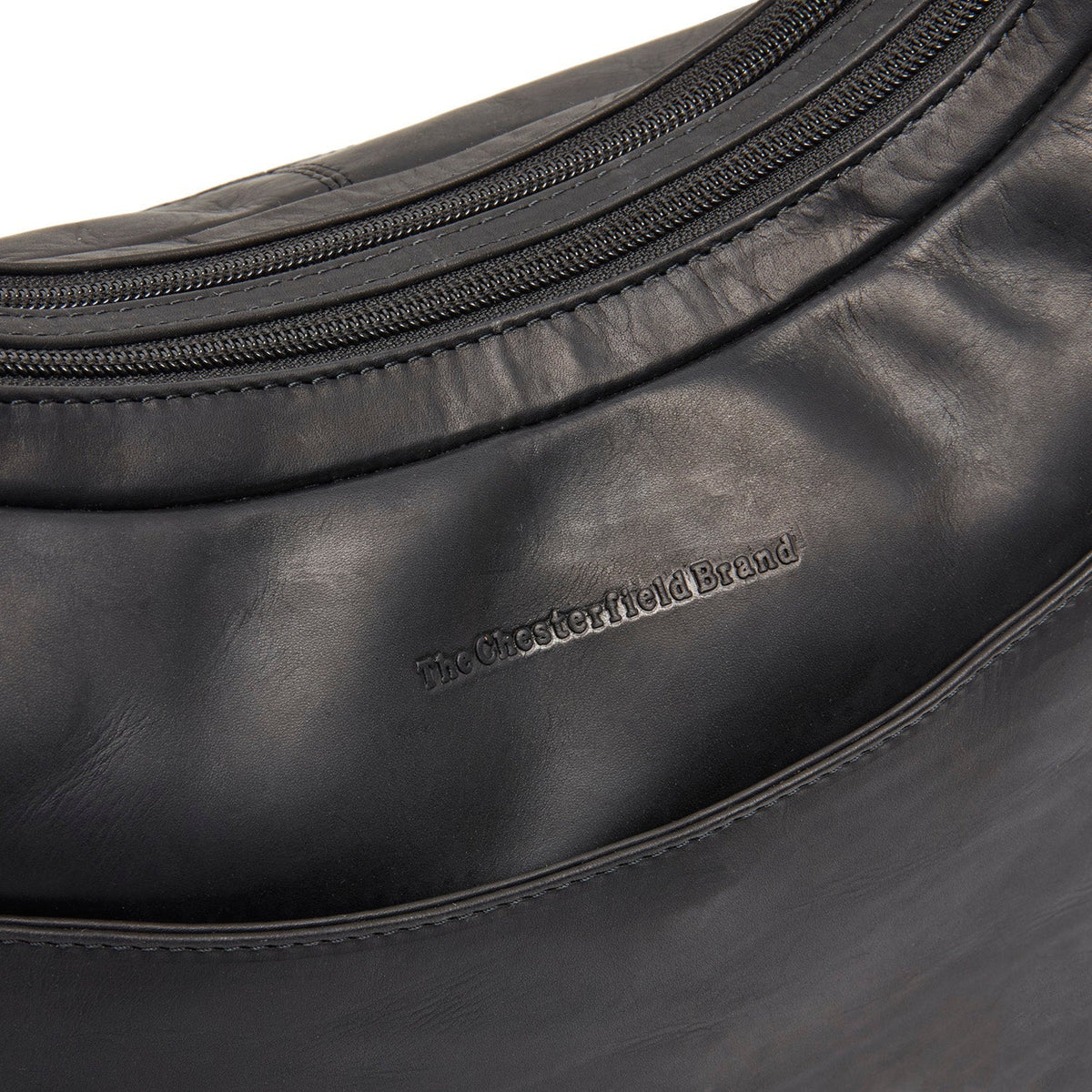 
Classic 100% Full-Grain leather Bag - 展现加固真皮背带与承重走线的背部视角