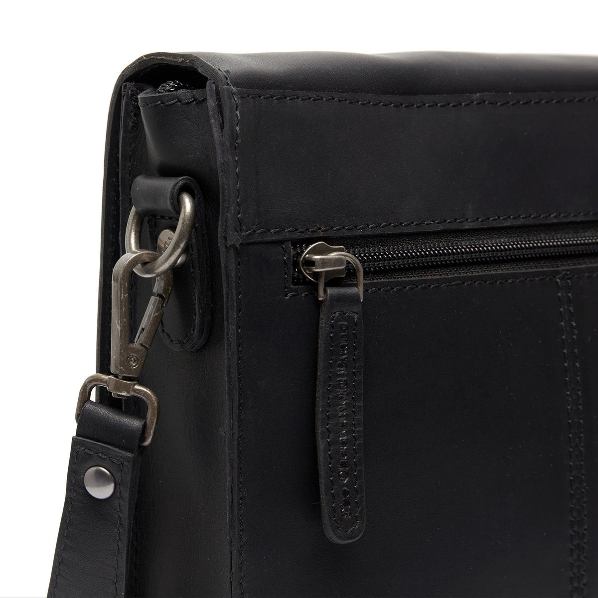 
内衬展示 Showing Dedicated Padded Laptop Sleeve & Multi-Compartment Organization