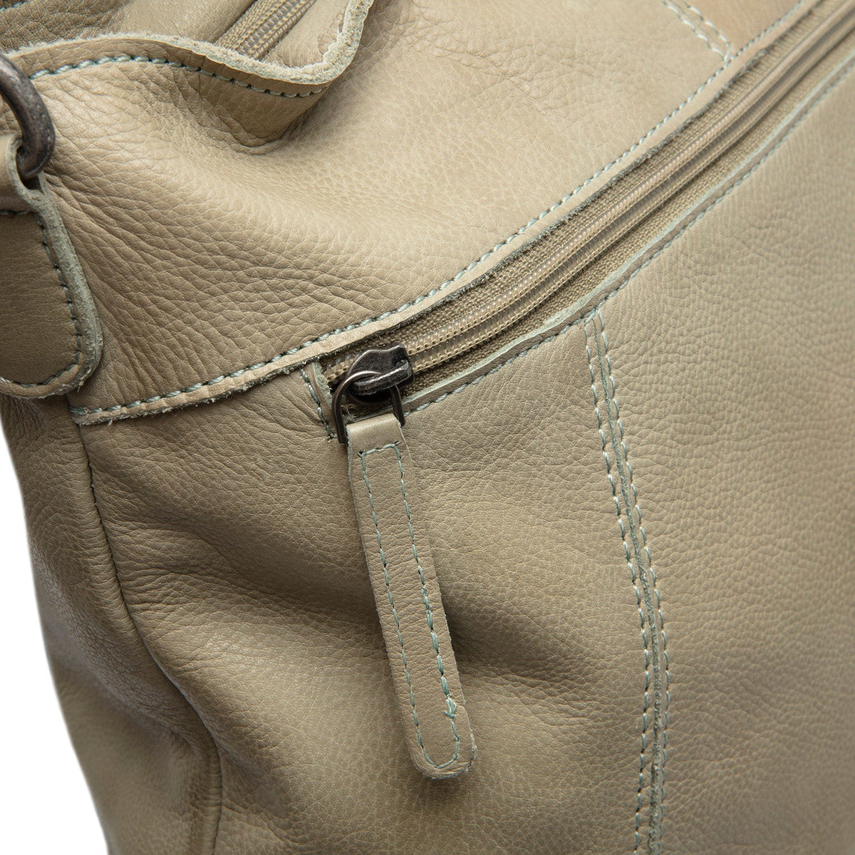 Classic 100% Full-Grain leather Bag - 展现加固真皮背带与承重走线的背部视角