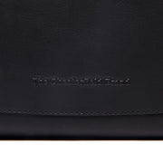 
Classic 100% Full-Grain leather Bag - 展现加固真皮背带与承重走线的背部视角