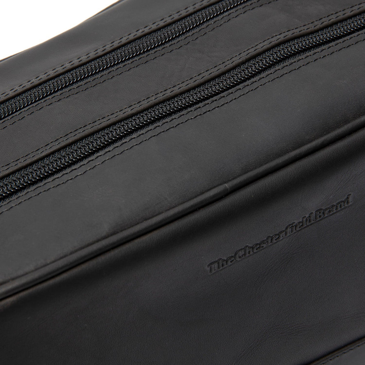 Tailored Rib Cuffs &amp; Hem Craftsmanship Construction Detail on Stacey Full-Grain Leather Toiletry Bag 女士