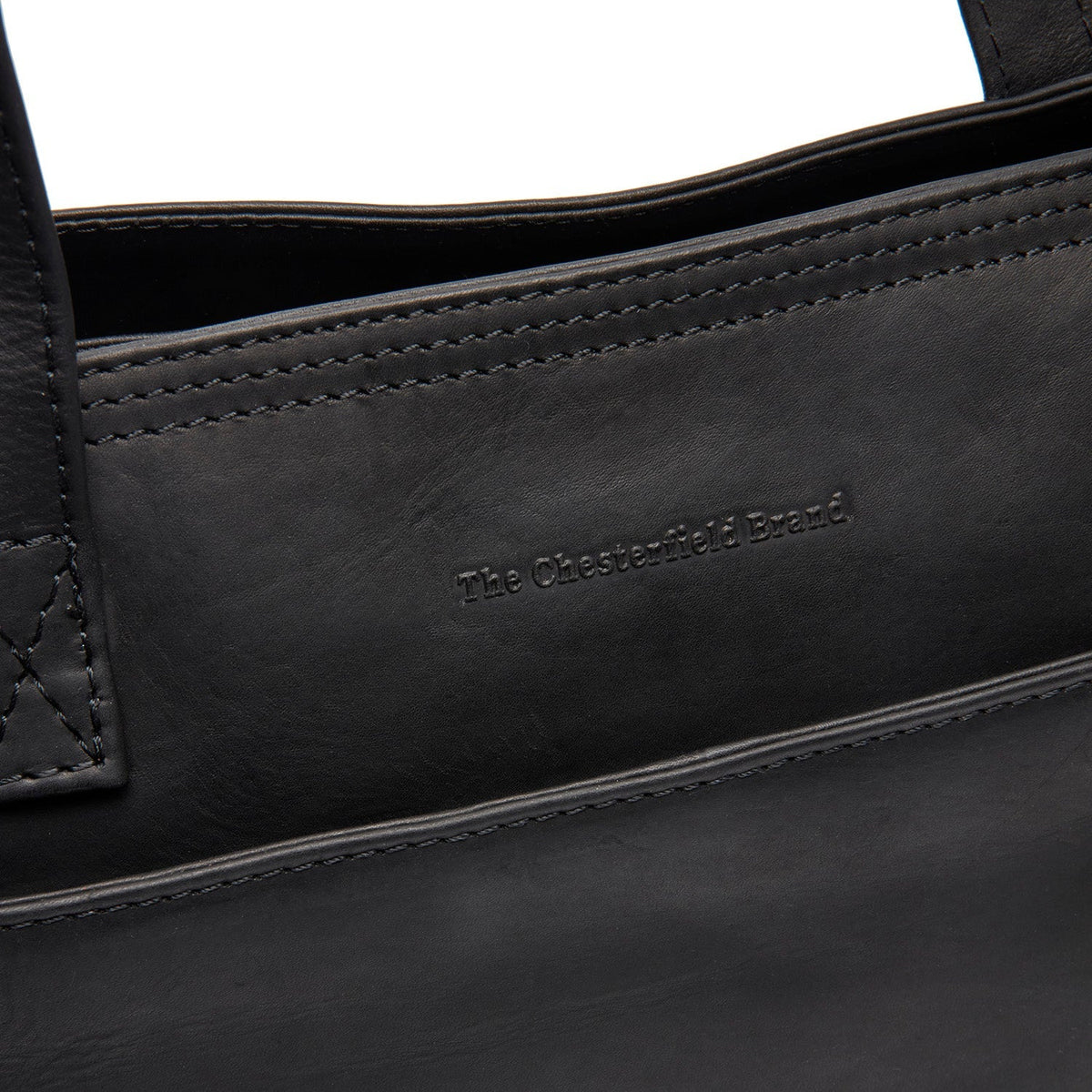 
Classic 100% Full-Grain leather Bag - 展现加固真皮背带与承重走线的背部视角