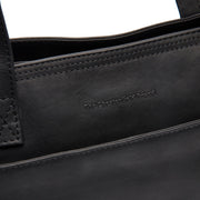 
Classic 100% Full-Grain leather Bag - 展现加固真皮背带与承重走线的背部视角