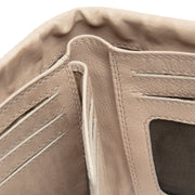 Solid Antique Brass Hardware &amp; Heavy-Duty Dual Zipper Detail on Mavona Full-Grain Leather Wallet 女士