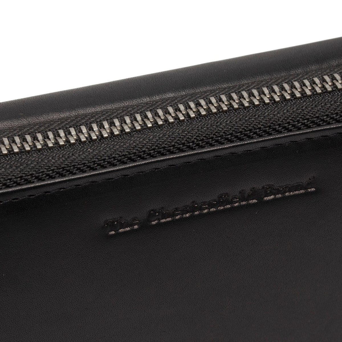 
Classic 100% Full-Grain leather Wallet - 展现加固真皮背带与承重走线的背部视角